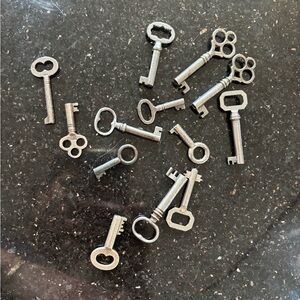 Vintage Skeleton Keys Lot of 13